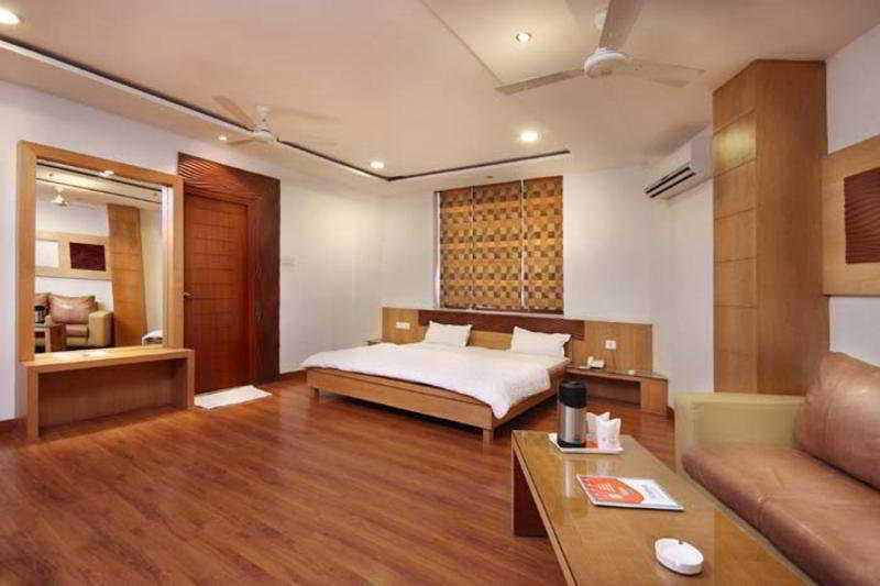 Hotel Mandakini Plaza Kanpur Habitación foto